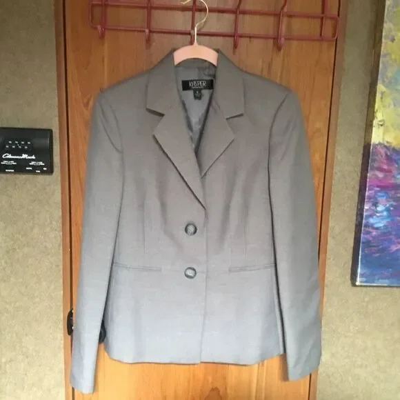 NWOT. Kasper Brand Women’s Size 6 Dove Grey Jacket - Picture 1 of 8